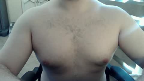 Snapshot of himbo_fox chatting on 06.15.26 Himbo fox online show from 06.15.26