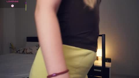 Snapshot of hip_hop_baby chatting on 10.08.25 Leya Day Mary Night PvT Open online show from 10.08.25