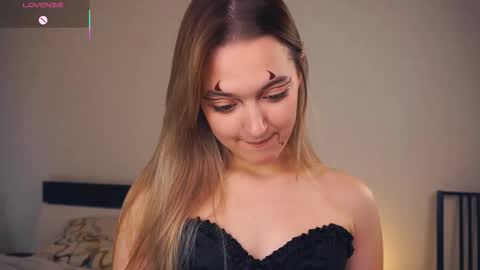 Snapshot of hip_hop_baby chatting on 10.30.25 Leya Day Mary Night PvT Open online show from 10.30.25