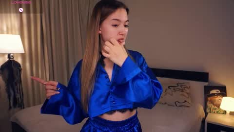 Snapshot of hip_hop_baby chatting on 11.04.25 Leya Day Mary Night PvT Open online show from 11.04.25