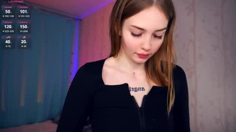 Snapshot of hip_hop_baby chatting on 11.25.25 Leya Day Mary Night PvT Open online show from 11.25.25