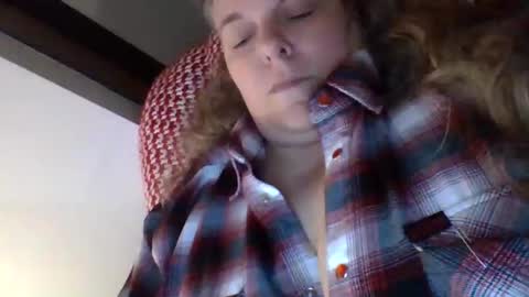 Snapshot of hippysnewhere chatting on 04.26.26 hippysnewhere online show from 04.26.26