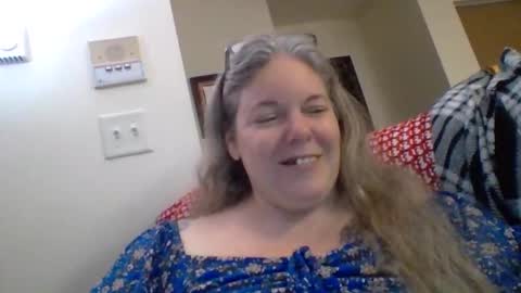 Snapshot of hippysnewhere chatting on 06.05.26 hippysnewhere online show from 06.05.26
