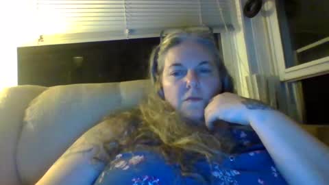 hippysnewhere online show from 06.15.26