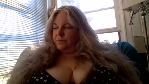 hippysnewhere online show from 06.21.26