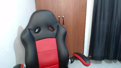 Snapshot of hiso_kai chatting on 04.12.26 Hisokax online show from 04.12.26