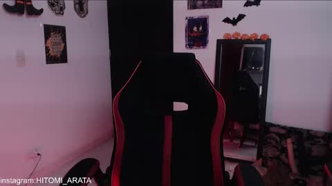 Hitomi Arata online show from 10.15.25