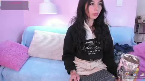 Snapshot of hiyakasudere chatting on 05.22.26 hiyakasudere online show from 05.22.26