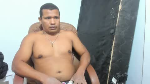 Snapshot of hk5792 chatting on 02.10.25 Your Morenito online show from 02.10.25