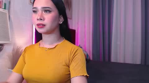 hoelymolly online show from 11.28.25