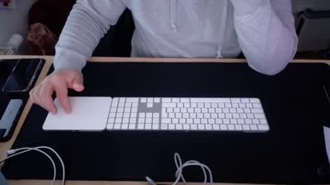 Snapshot of hohegger chatting on 10.06.25 hohegger online show from 10.06.25