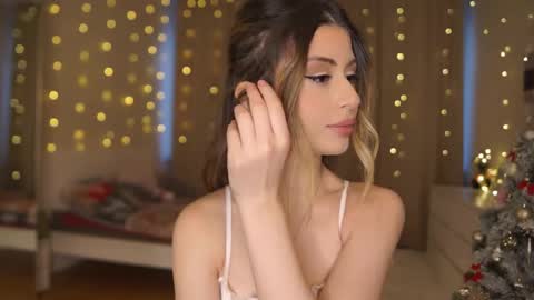 Moni Monica online show from 01.08.26