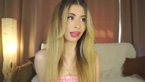 Snapshot of holayoula chatting on 06.30.26 Moni Monica online show from 06.30.26