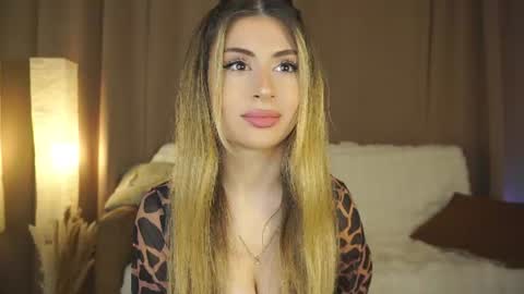 Snapshot of holayoula chatting on 07.05.26 Moni Monica online show from 07.05.26