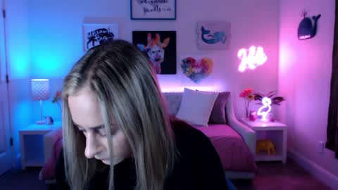 Holi Hurricane online show from 01.27.25