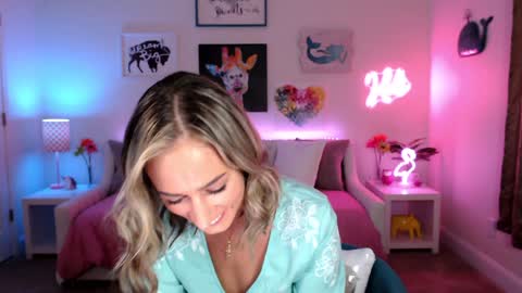 Holi Hurricane online show from 01.28.25