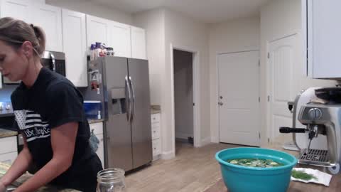 Holi Hurricane online show from 09.12.25