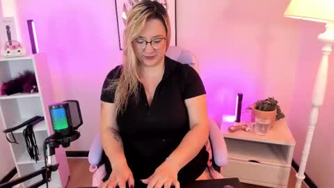 Hollie online show from 03.14.26