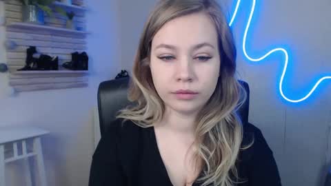 Holly online show from 01.02.25