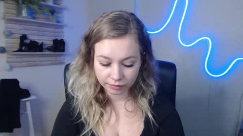 Holly online show from 01.07.25