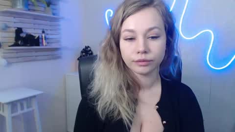 Holly online show from 01.14.25