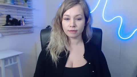 Holly online show from 01.14.25