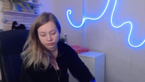 Holly online show from 02.05.25