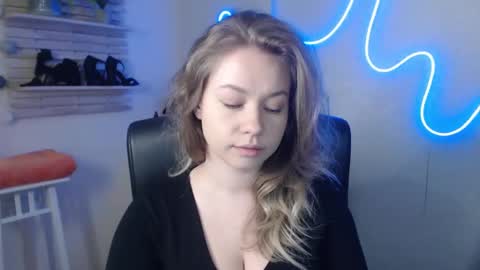 Holly online show from 02.18.25