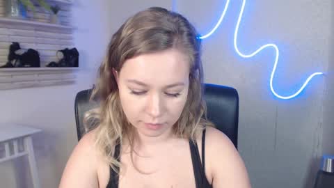 Holly online show from 03.05.25