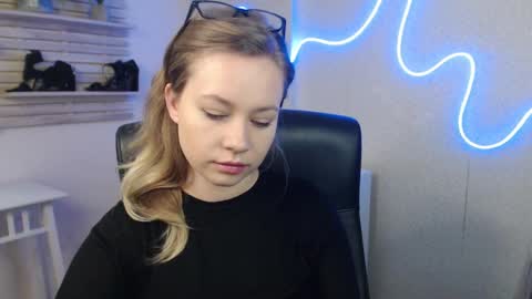 Holly online show from 03.07.25