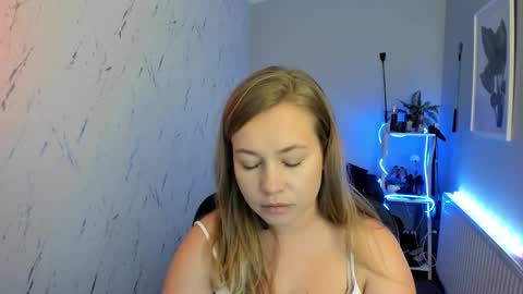 Holly online show from 09.08.25