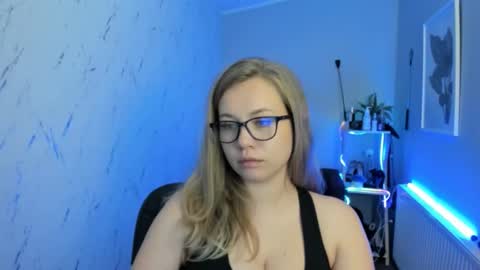 Holly online show from 09.22.25