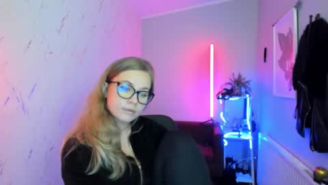 Holly online show from 11.12.25