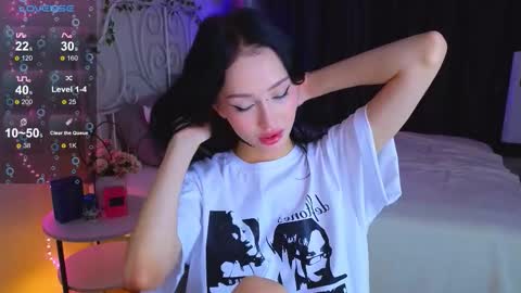 Snapshot of holly_berryy_ chatting on 09.25.25 holly_berryy_ online show from 09.25.25