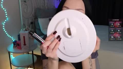 Snapshot of holly_berryy_ chatting on 10.04.25 holly_berryy_ online show from 10.04.25
