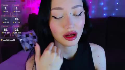 Snapshot of holly_berryy_ chatting on 10.10.25 holly_berryy_ online show from 10.10.25
