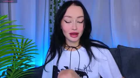 Snapshot of holly_berryy_ chatting on 10.11.25 holly_berryy_ online show from 10.11.25