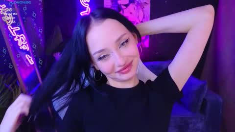 Snapshot of holly_berryy_ chatting on 10.21.25 holly_berryy_ online show from 10.21.25