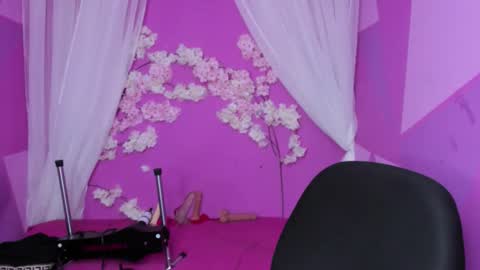 Snapshot of holly_bms chatting on 10.13.25 Holly online show from 10.13.25