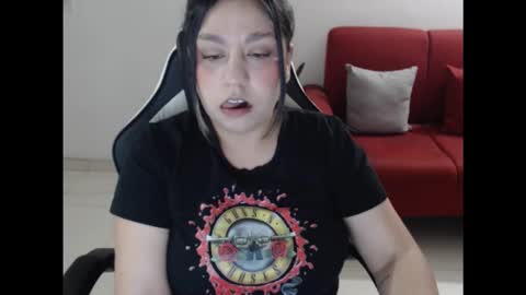 Snapshot of holly_itzel chatting on 06.07.26 Itzel online show from 06.07.26
