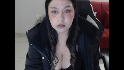 Snapshot of holly_itzel chatting on 07.11.26 Itzel online show from 07.11.26