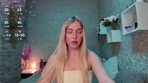 holly_molly8 online show from 10.25.25