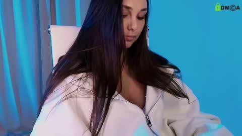 hollyextra online show from 02.13.25