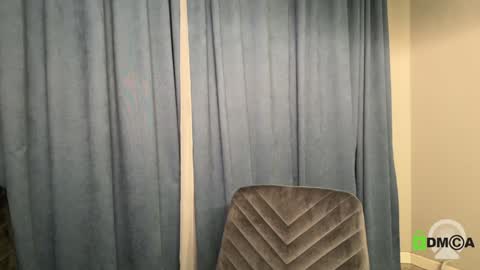 hollyextra online show from 10.24.25