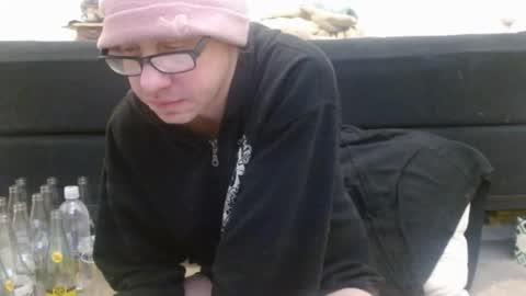 Holly Hawkes online show from 02.09.25