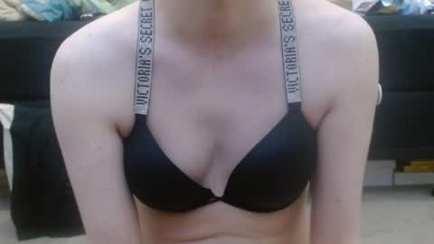 Holly Hawkes online show from 03.03.25