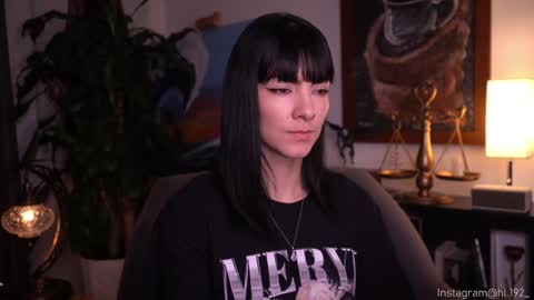 Holly Linder online show from 01.05.25