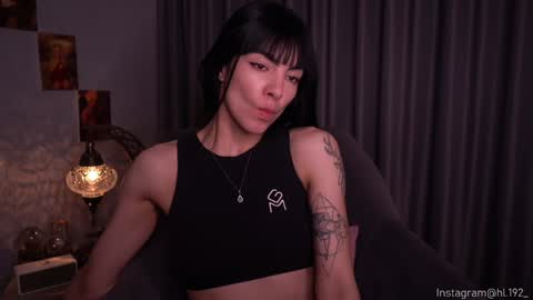 Holly Linder online show from 02.05.25