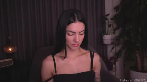 Holly Linder online show from 09.17.25