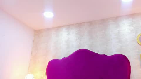 Holly online show from 04.18.26